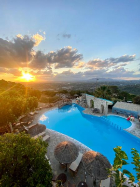  Arolithos Traditional Village Hotel  Тилиссос